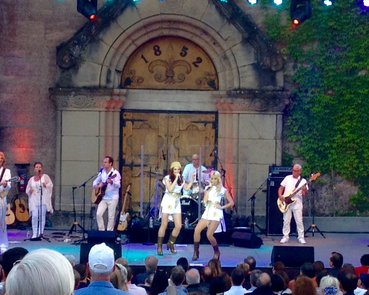 ElaineLeung4's tweet photo. Just a nice night for #ABBAtheConcert, #Saratoga @MountainWinery!! #Chiquitita #IHaveADream  @ #SaratogaMountainWinery #ABBA @ABBATHECONCERT https://t.co/FQWpnozSKV