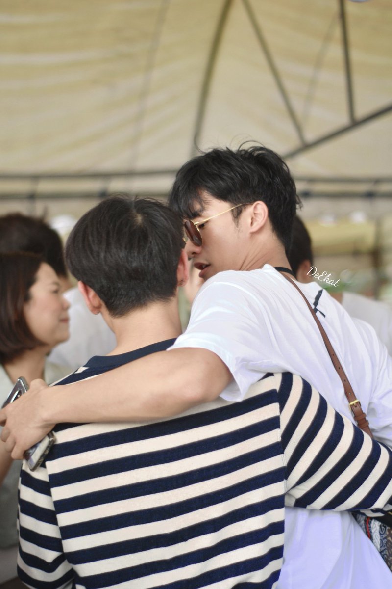 deekat_babii's tweet photo. วันนี้ใครเป็นสัตว์เลี้ยง 💚💙
@Tawan_V 
@AtthaphanP 

#ออฟกัน  #ชาวบ้าน https://t.co/cFcuv57cXa