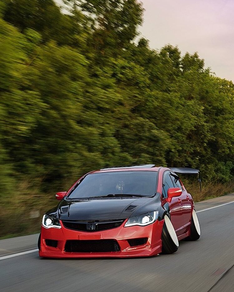 Streetcar_honda's tweet photo. #honda #civic #fd2 #fa5 #mugen #mugenpower #carbon #k20a #vtec #jdm #jdmjapan #jdmgram #usdm #kseries #kseriesonly #stance #stanceshots #cosmis #cosmisracing #xt206r #cambergang #relaxxxgang #bigwanggang #purpgang #chassismount #gunner #battlegang 
•
•
•
Cr. 🚘 : @lilcamber https://t.co/v29MM7YXmR