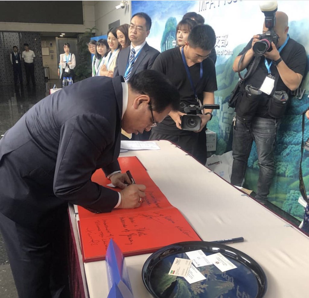 KBRI_Beijing's tweet image. 2.Dlm sambutannya, #DubesRI sampaikan Indonesia &amp;amp; Fujian memiliki kedekatan sejarah &amp;amp; persahabatan yg terjalin sejak dulu. Laksamana Cheng Ho menjelajahi  Asia abad ke-15 &amp;amp; meninggalkan jejak sejarah Kuil Sam Poo Kong di Semarang yg jadi bukti sejarah eratnya persahabatan RI-RRT