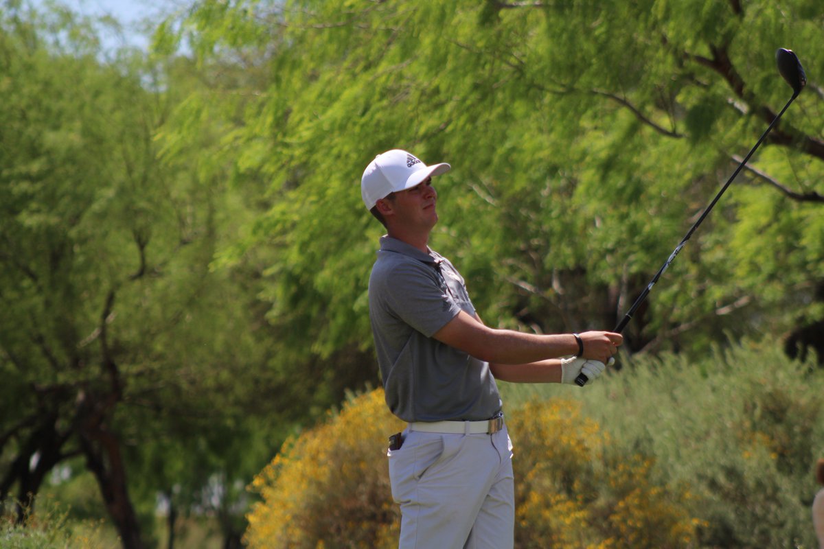 wyo_golf's tweet photo. Cowboys leading both the pro and amateur flights of Laramie Open after 2nd of 3 rounds. Former Poke @murdockj96 leading the Pro division by 1 stroke at 135 (-7). Current Cowboy @TylerSeverin10 on top of Amateur division by 9 strokes, also at 135 (-7). #OneWyoming #GoWyo https://t.co/yAu8giNGYf