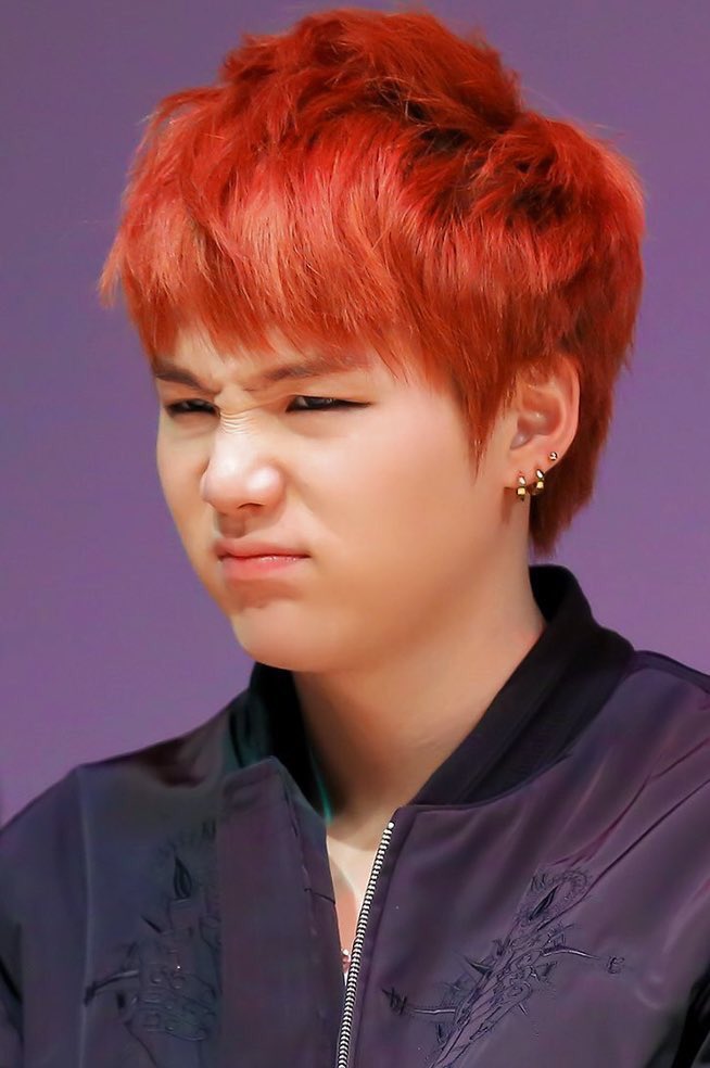 yoonhhh's tweet image. Baru bangun dan langsung ngeliat matahari #SUGA #mengantuk #silau