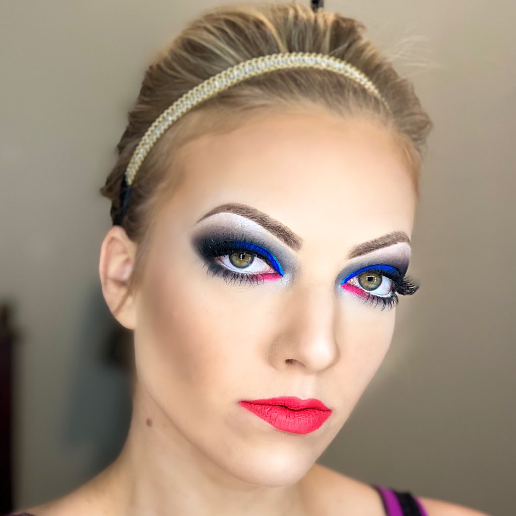 blackstarrmu's tweet photo. Today’s look! @JeffreeStar #beautykiller #magicstarconcealer #watermelonsoda @myomakeup neon pigments @ABHcosmetics @norvina1 #contourkit #aurorahighlighter @MorpheBrushes #browcream https://t.co/DsurmZTKPU
