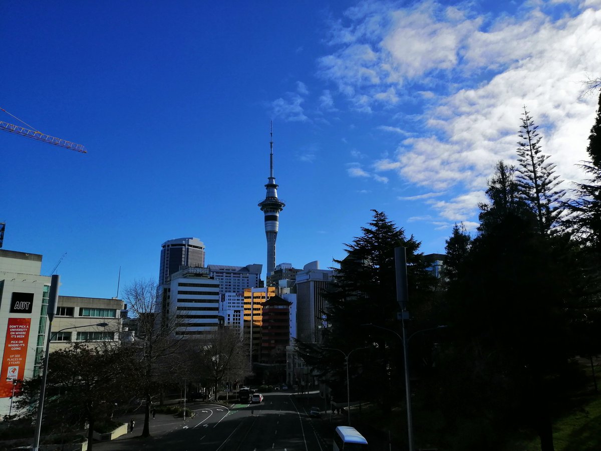 nelsxl's tweet photo. A clear blue sky, Auckland, you are beautiful 😍
#Auckland #SundayFunday #joggingday https://t.co/ru9nQt2eO1