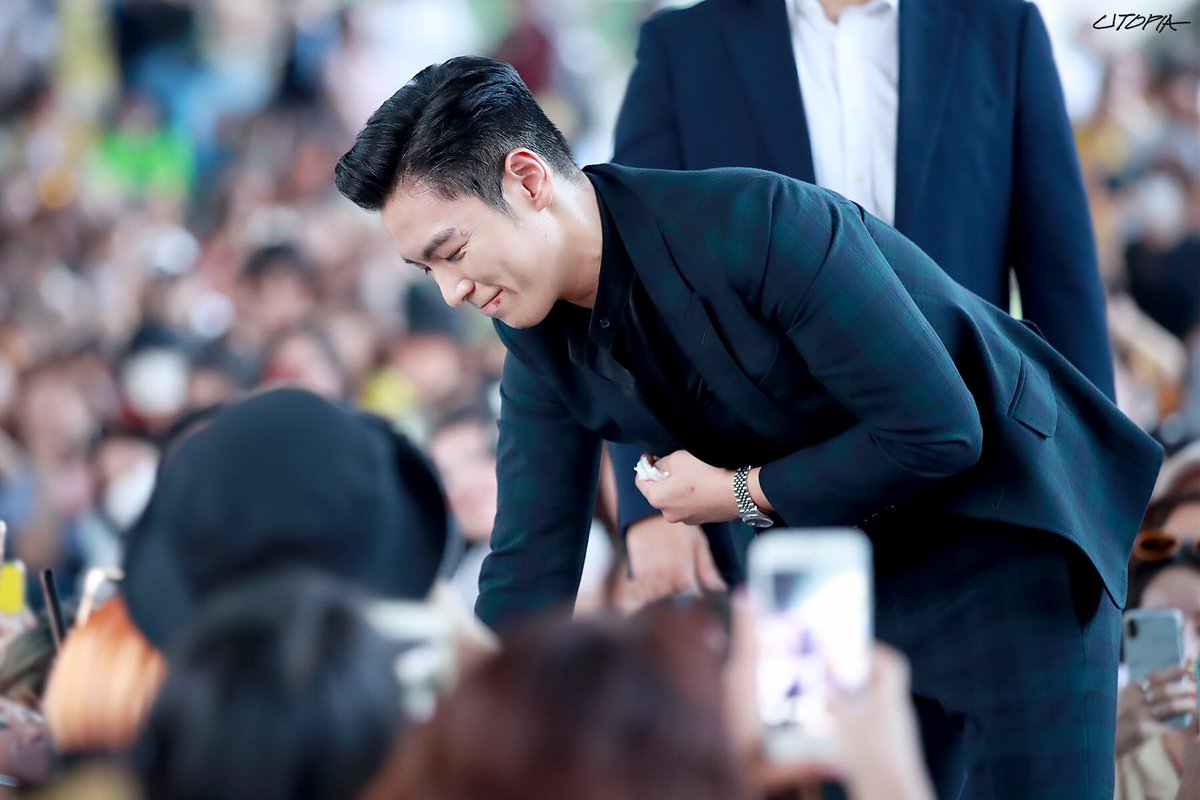 yangjinman0819's tweet photo. #LongTimeNoSeeTOP 

TOP had secret fanmeeting with only his fans. However, K-media keeps publishing article that TOP just went home by ignoring fans waiting for him for 2 days. It  is not true..
TOP only skipped angry K-media not us..

#BIGBANG #TOP #VIP #YG https://t.co/Kf79BzHayJ