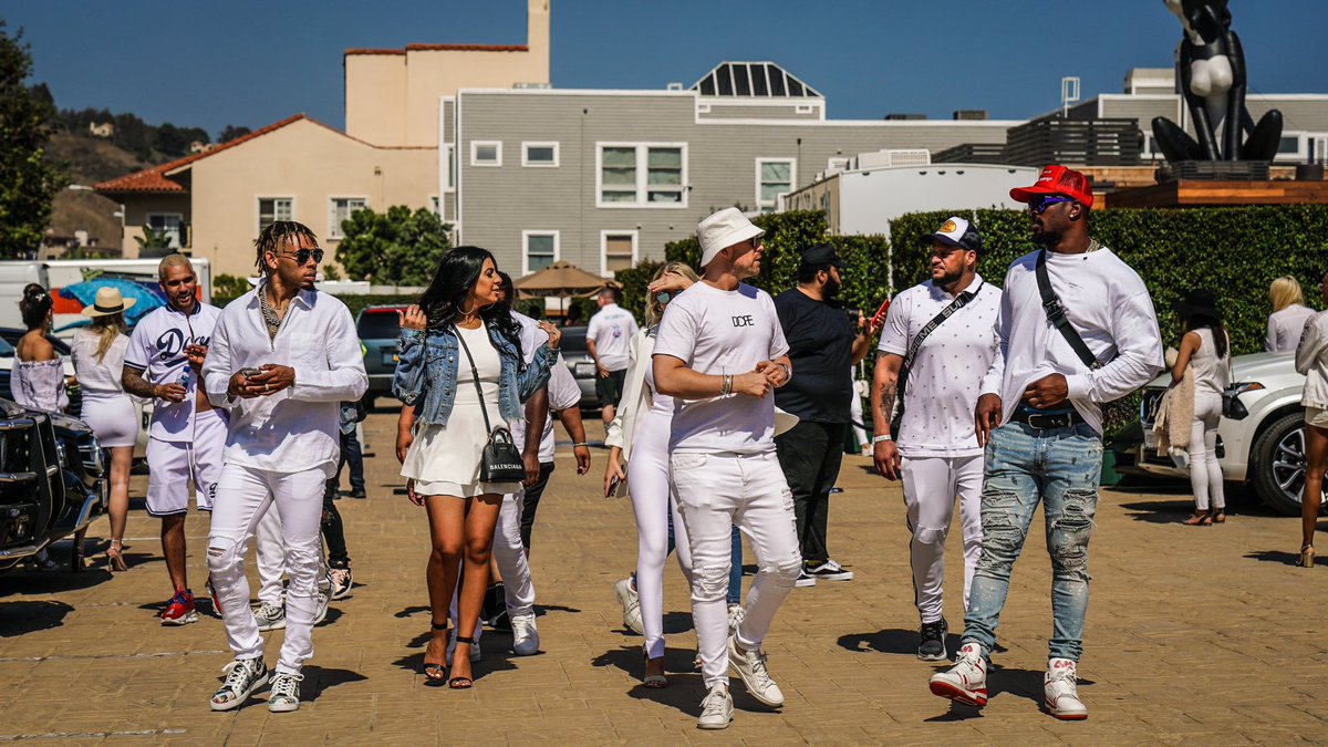 klews_'s tweet image. Squad goals... @CallMeRobG @VonMiller @joehaden23