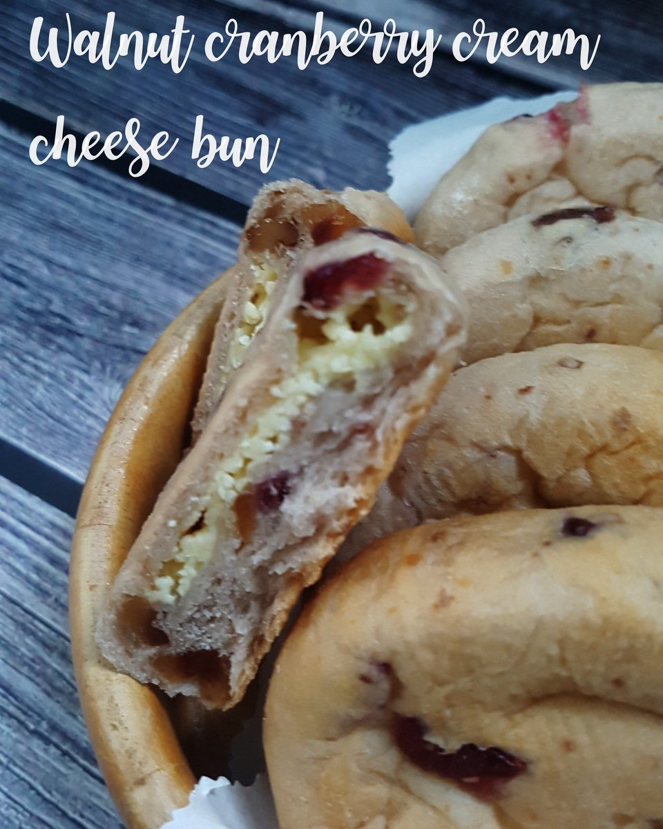 Jittikant's tweet photo. Walnut cranberry cream cheese bun
เป็นขนมปังเนื้อนุ่มจะลงสูตรให้ที่
https://t.co/L5dukjB6LM
#RayraiHomemade
#halalbakery
#halalcake
#ฮาลาลเค้ก
#ฮาลาลเบเกอรี่ https://t.co/czLdLDOoTy