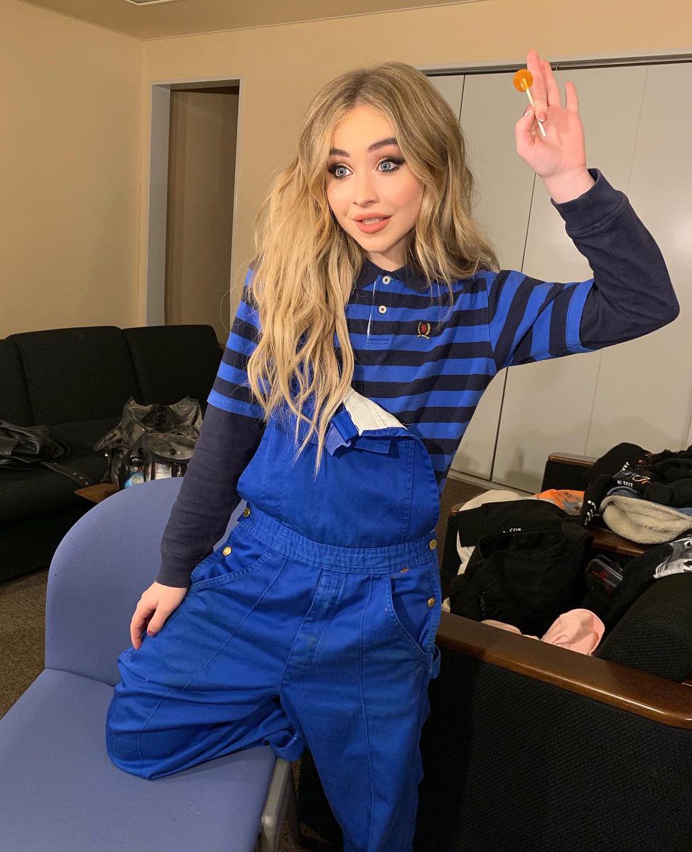 Bellannye's tweet photo. Oh, Bel, how do you work on your new album? I suck many lollipops my love. https://t.co/02n0j60Z3C