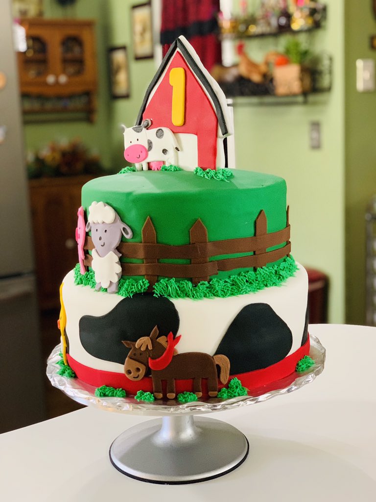 Barn cake 🐥🐴🐷🐮🐑 #Liz_cakess #barncake #placeyourordernow #cakesforalloccasions