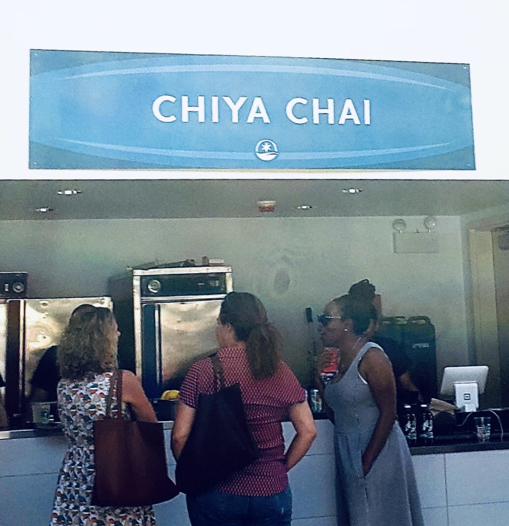 CHICAGO_ROSA's tweet photo. #CityMarket now open @ChiRiverwalk bringing taste and goods from neighborhood businesses #ChicagoRiver -@ChicagoBACP encourages you to support @ChiSmallBiz #BatterandBerries @chiyachai
@NeighborlyShop #JusticeofthePies #twistedeggroll and more! https://t.co/DUDIKytiIu