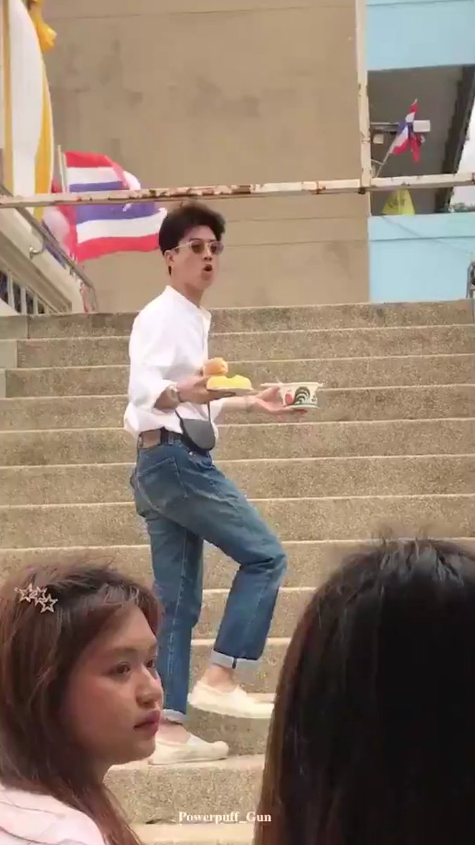 noonsumitra_smr's tweet photo. ก๋วยเตี๋ยวที่พี่ออฟถือคือเอามาให้พี่กันงื้ออน่ารักอะ
#ออฟกัน https://t.co/x8AHIQbxro