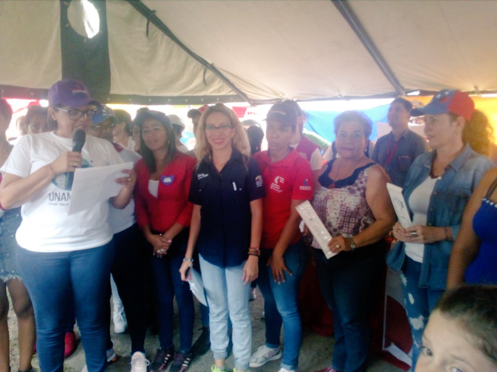 Ministros <a href="/pinfantea/">Pedro Infante A.</a>, <a href="/CarylBertho/">Caryl Bertho</a> en el municipio García de Hevia #Táchira en el marco del Plan de Atención Integral a las Víctimas de la Guerra Económica para identificar las prioridades <a href="/NicolasMaduro/">Nicolás Maduro</a> atendiendo la frontera @psuvaristobulo <a href="/FreddyBernal/">Freddy Bernal</a> <a href="/ViceSocialT/">Vice Social Territorial</a>