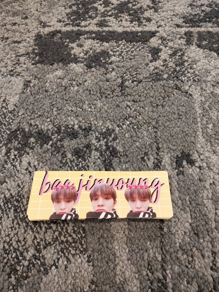 bubblebaejin's tweet photo. im seated in front of the banners!!come show your ticket will do :) #BaeJinYoungIMYOUNGinSG https://t.co/AGvD40FIvy