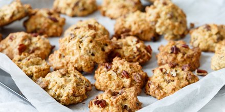 Zondagochtendactiviteit: pecan-havermoutkoekjes bakken! Een suikervrij recept van <a href="/Zoetrecepten/">Zoetrecepten</a> >> bit.ly/2RX7zYR