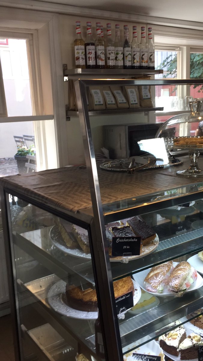 No more live updates for <a href="/IRONMANLive/">IRONMANLive</a> #Jönköping70.3 sorry as the course is one big loop so the tracker is the best tool. Coffee time for supporters now