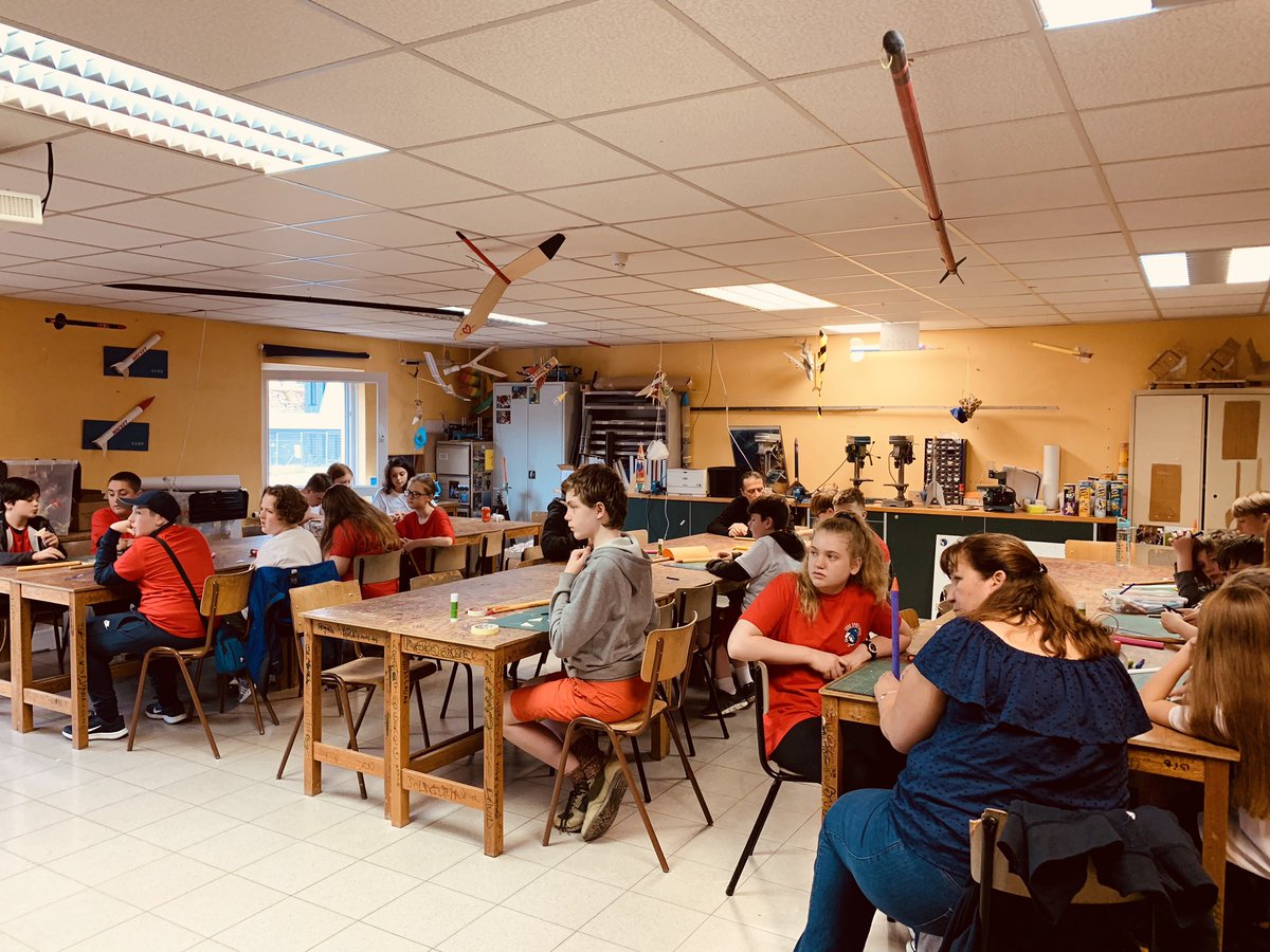 LHS_ScienceDept's tweet photo. An early morning rocket building workshop to start the day off, before travelling back to space for the afternoon. Sunday mornings have never been so productive #BlastOff #RocketLaunching #HeadsUp #RocketMan #Belgium2019 #ItsActuallyIsRocketScienceThough 🚀 https://t.co/aOY8J5xqlj
