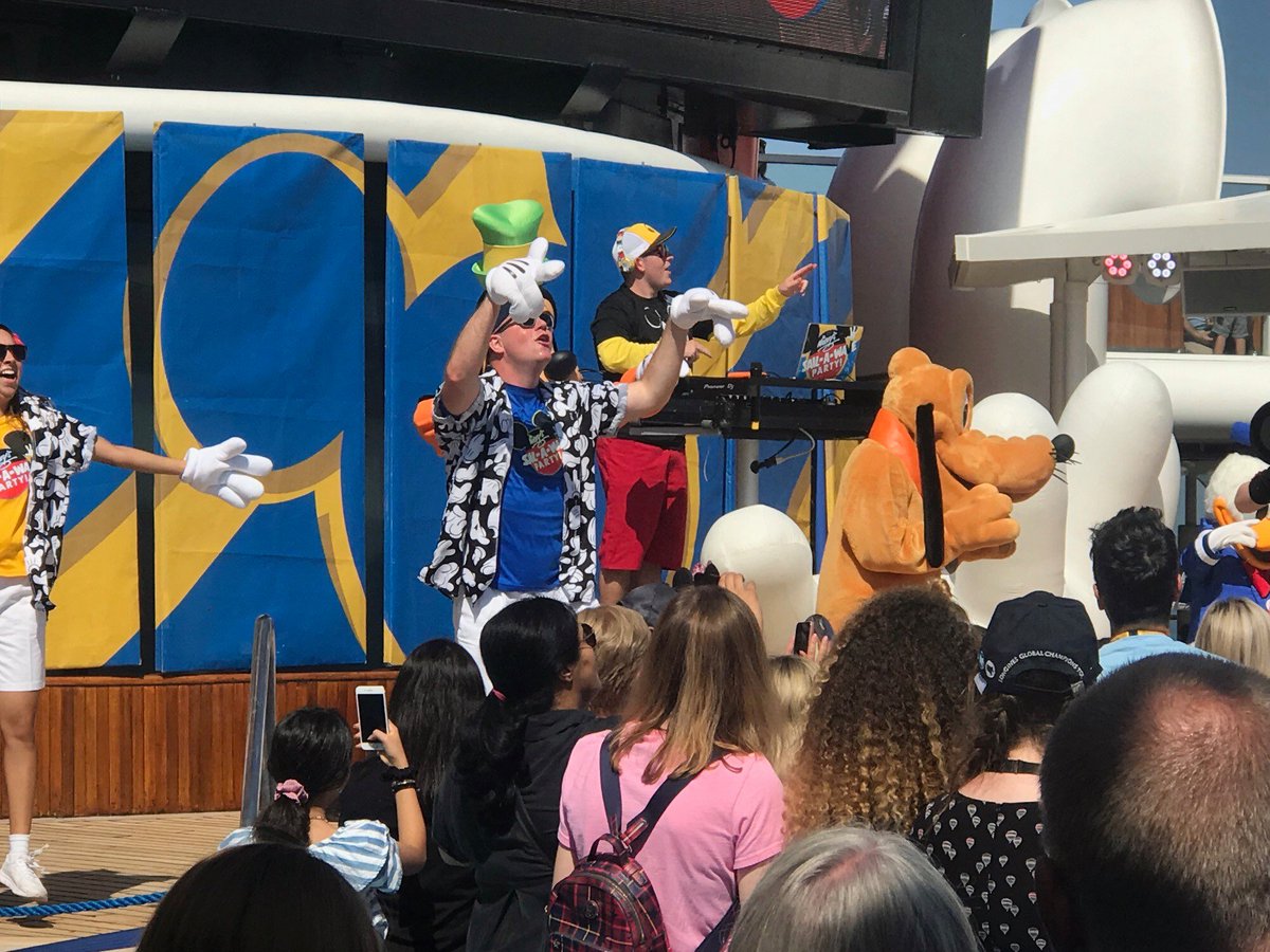 Have you ever heard of the "Disney Effect"? It's creating such a stupendous and magical experience for your customers that all they can say is "wow!" and they return for more. How many businesses today strive for this effect?
#DisneyEffect #Disney #businesses