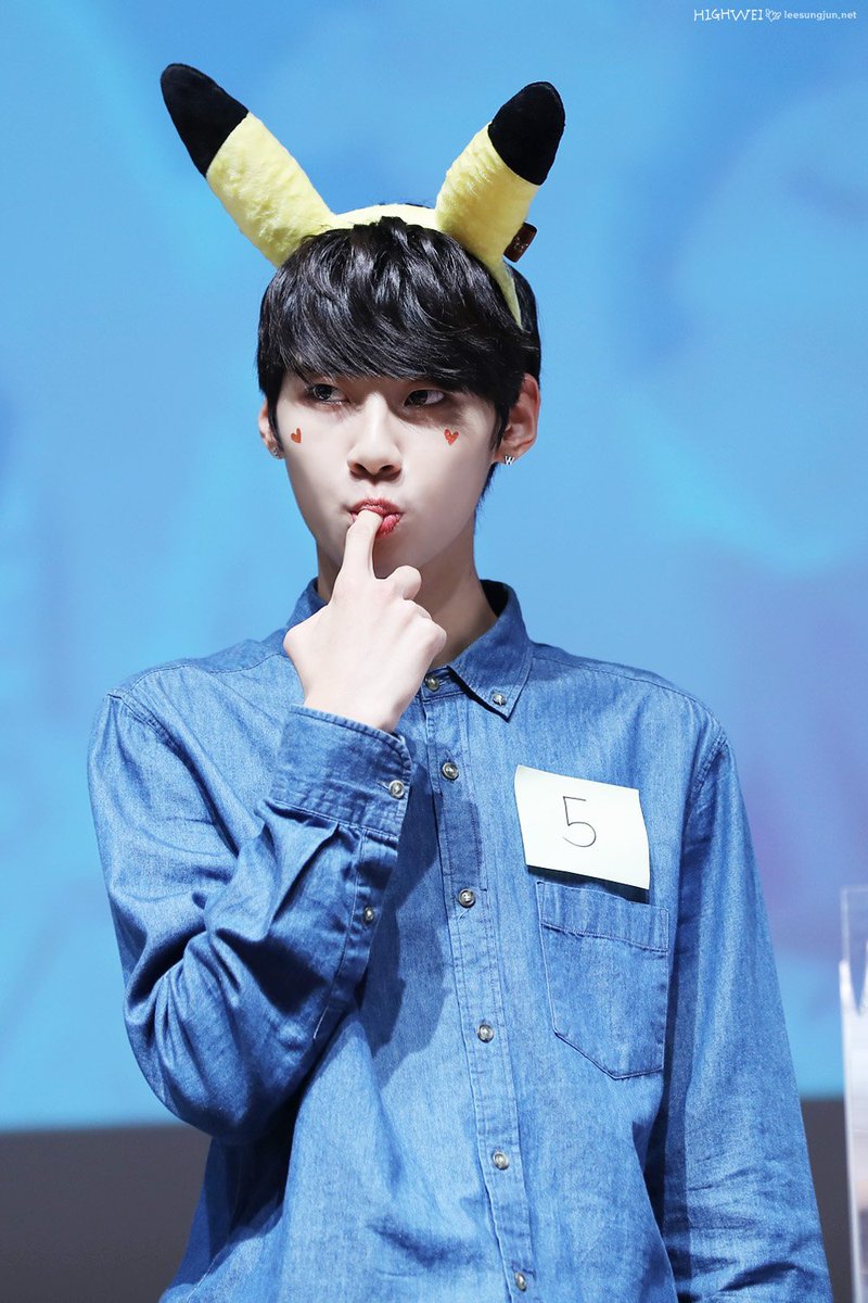 Daily_JinHyuk's tweet photo. 160910 팬사인회&amp;1주년 기념 #이진혁 https://t.co/1pxgsGj5Zd