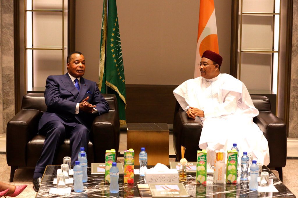Entretien entre les Présidents Denis Sassou N’Guesso du #Congo et Mahamadou Issoufou du #Niger au salon d’honneur de l’aéroport de #Niamey ce 6 juillet 2019.
