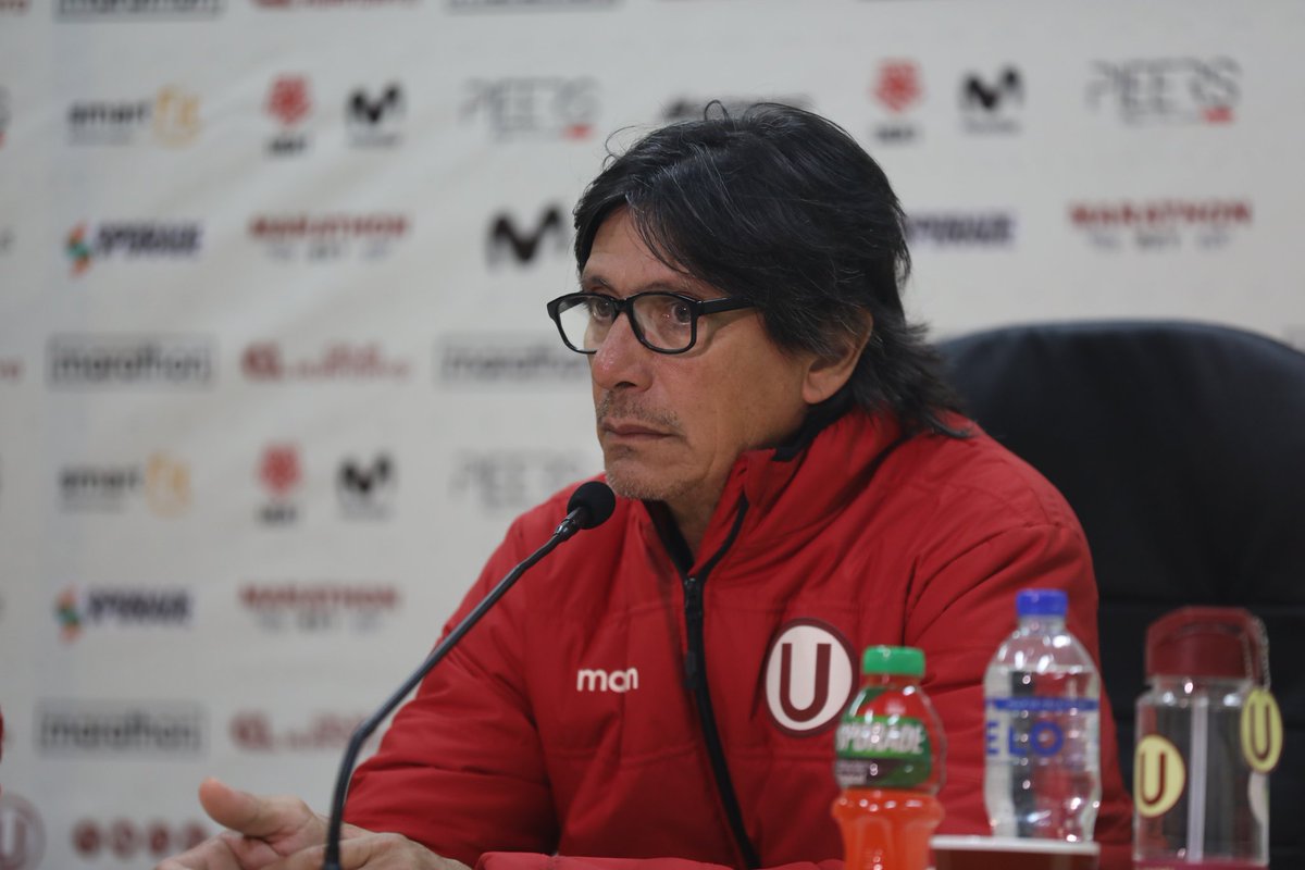 Universitario's tweet photo. 📸 Imágenes de la conferencia de prensa del DT Ángel Comizzo en el @MonumentalU_
#UvsCM https://t.co/NhG8CQvfgx