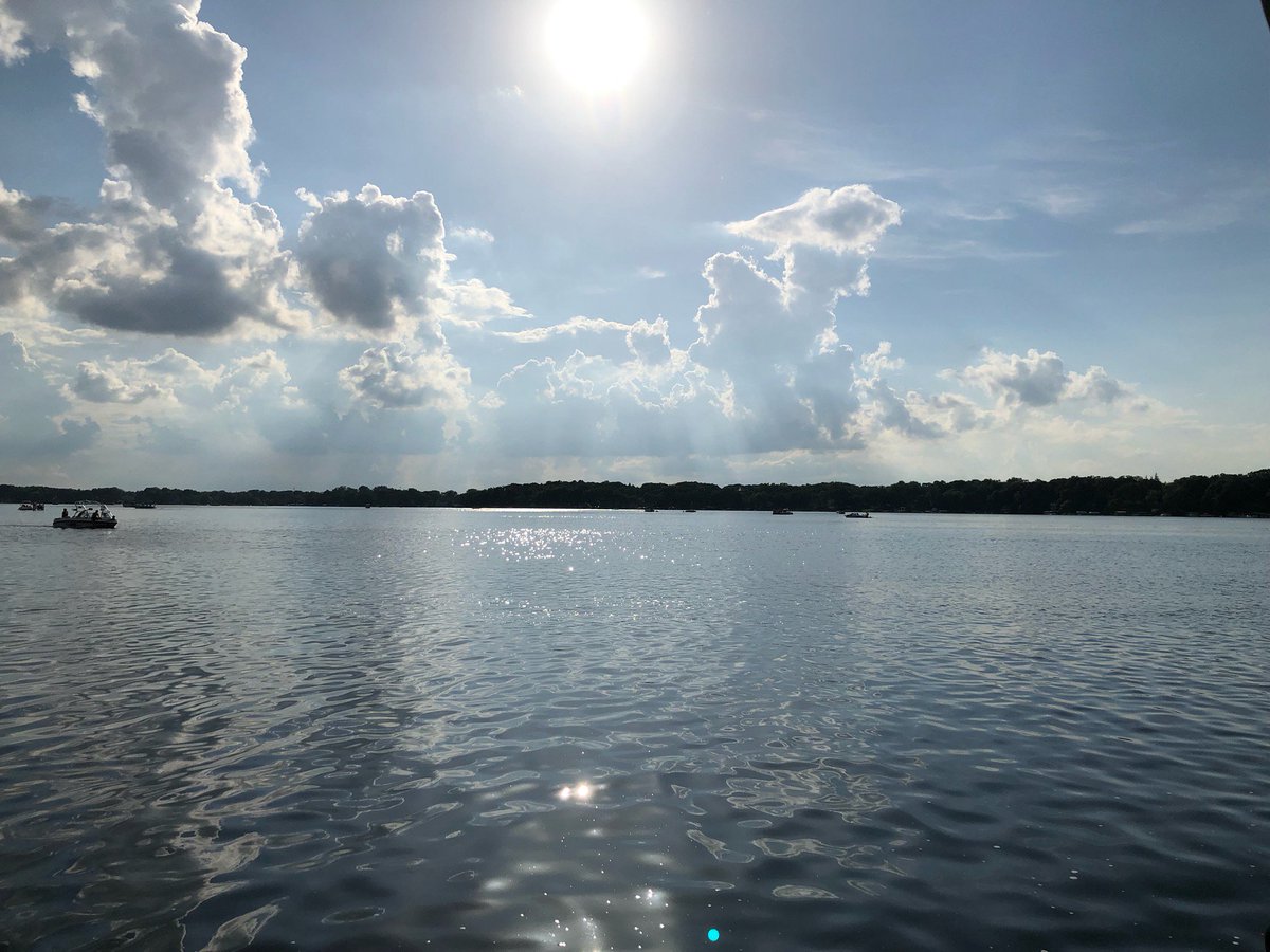 BellBryan's tweet photo. Day 27. Great lakeside run for me today. Just cluing in to the fact that most people are talking about a 39 day streak. Congrats to those participating. #RWRunStreak https://t.co/7Urw155au5