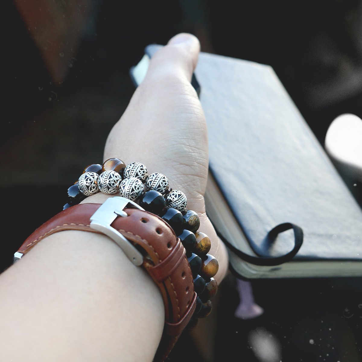 azurorepublic's tweet photo. Try not to become a person of success, but rather try to become a person of value.
https://t.co/5nvNSaBR0j
.
#Bracelets#menfashion#dapper#menswear#menstyle#bracelet#suit#gentleman#jewelry#azurorepublic#luxurybracelet#accessory https://t.co/CnUNkoimUg