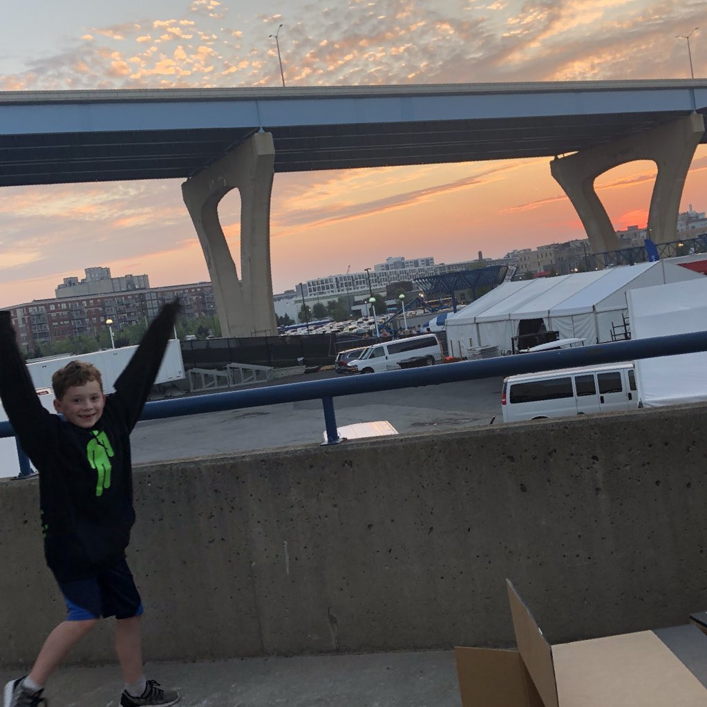 gavinthomas's tweet photo. I STILL CAN’T BELIEVE WE MET!!!!! 👑 https://t.co/0UahmPu33c