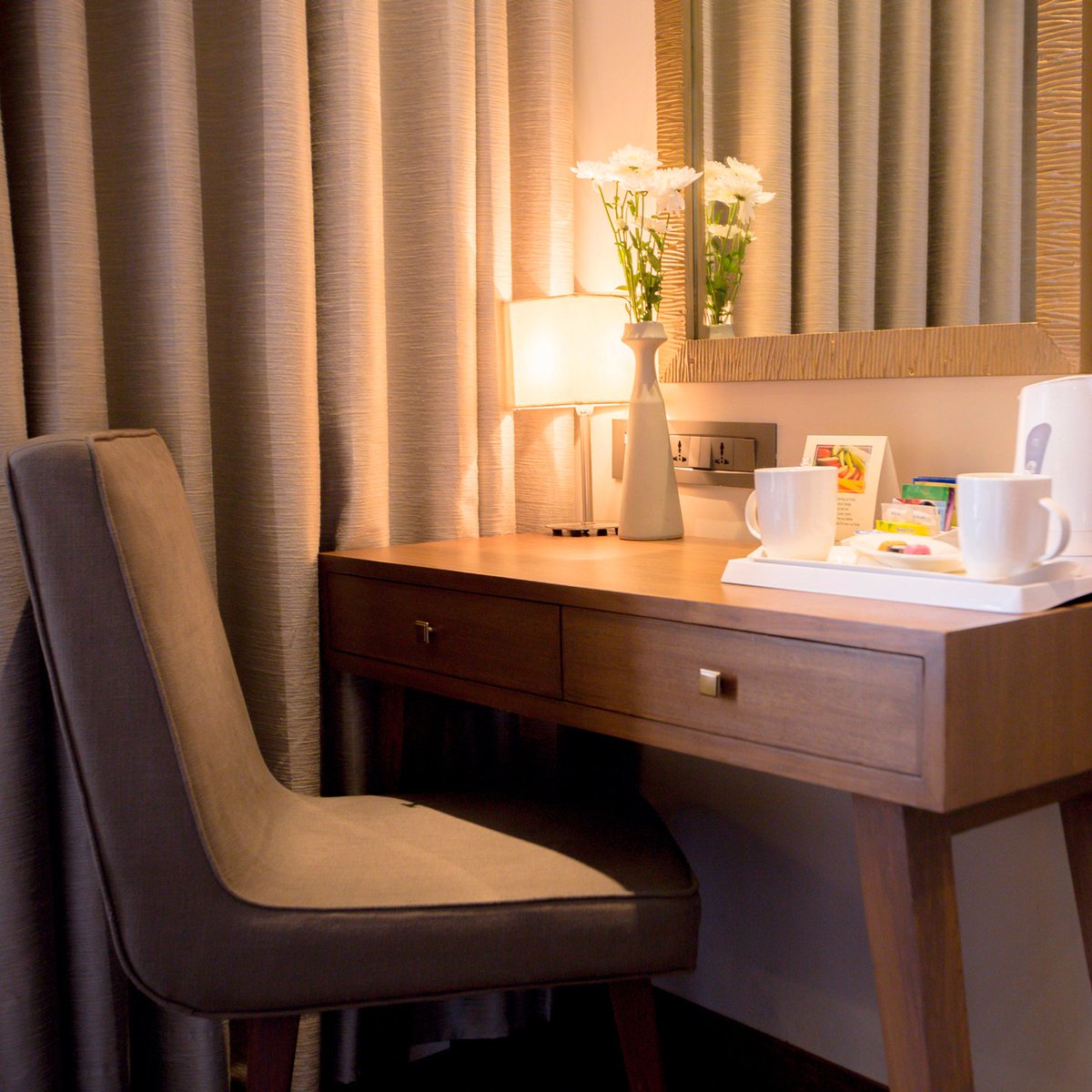 A Corner to enjoy your Evening Coffee with Warm old Memories Sun-N-Sand Hotel.
.
.
 #coffee #corner #comfortable #cornerchair #evening #warm #oldmemories #sunnsand #juhu #mumbai #hotel #sunnsandhotel #hotel #resort #hotels #beachhotel #suites #rooms #mirror #evenings #cornerseat