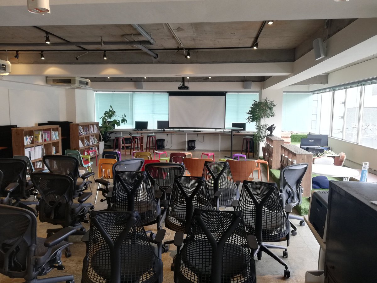 multi_ness's tweet image. 五反田のコワーキングスペースCONTENZでイベントのお手伝い。アーロンチェアあるのすごい。