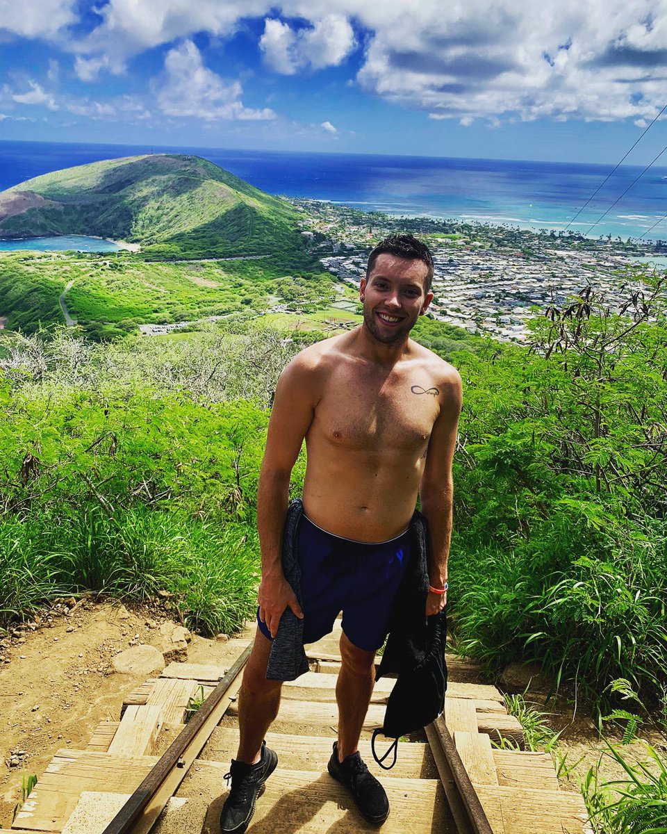 CJMuras's tweet image. Climbs 1 million stairs to the top of a mountain after two days, 20 hours of volleyball. #howsmart #sosmart