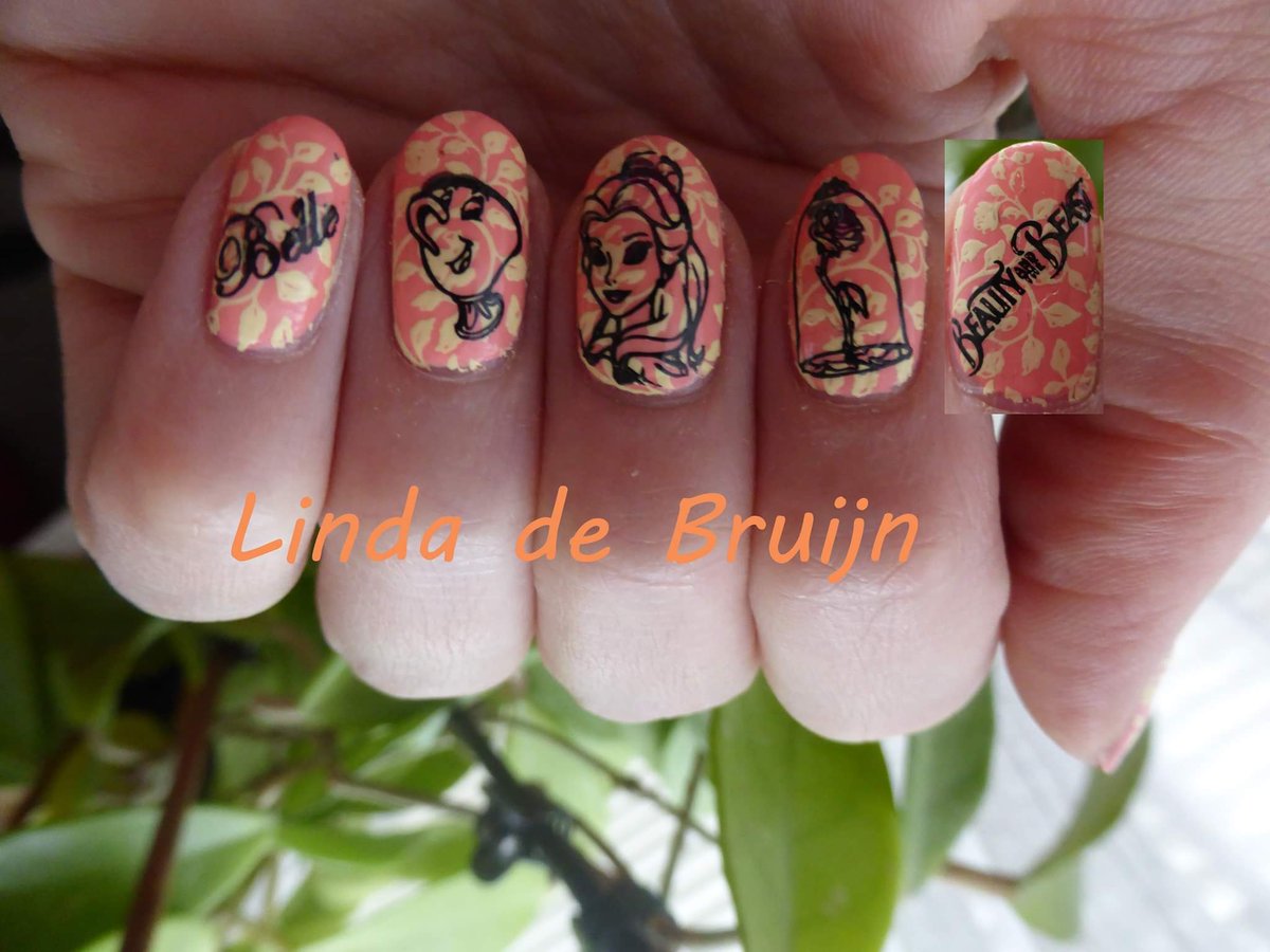 LindadeBruijn3's tweet photo. Beauty and the Beast nailart #nagels #nails #nailart #nailsaddicted #stamping #stampingnailartaddict #mundodeunas https://t.co/ZCy71GjoKK
