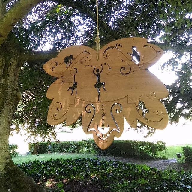 EcouteLeBois's tweet photo. Découvrez ma feuille d' érable XXL suspendue à un arbre tricentenaire dans le très beau parc de l'Abbaye du Valasse en Normandie. Vous y retrouverez les oeuvres originales et bucoliques de 8 autres sculpteurs. C'est jusqu'à fin août. Un chouette détour p… https://t.co/ReGdpqE0N2 https://t.co/Q74KsOqvuP