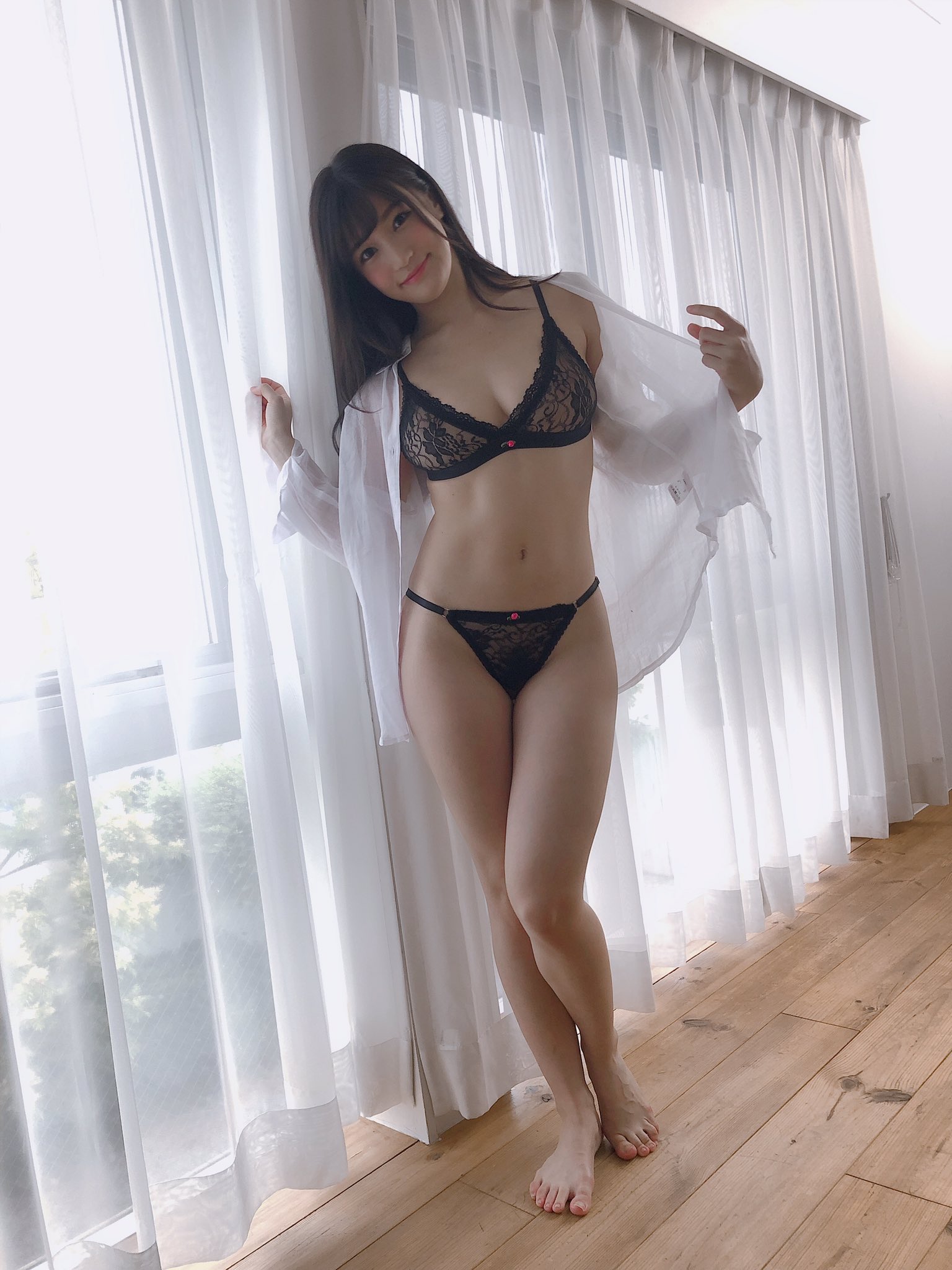 アイドル 透け下着  / X