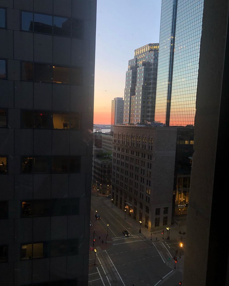 Name a more stunning sunset view... we'll wait.

#FindYourBoston #AmesHotelBoston

Photo by: @comalcountyrebels