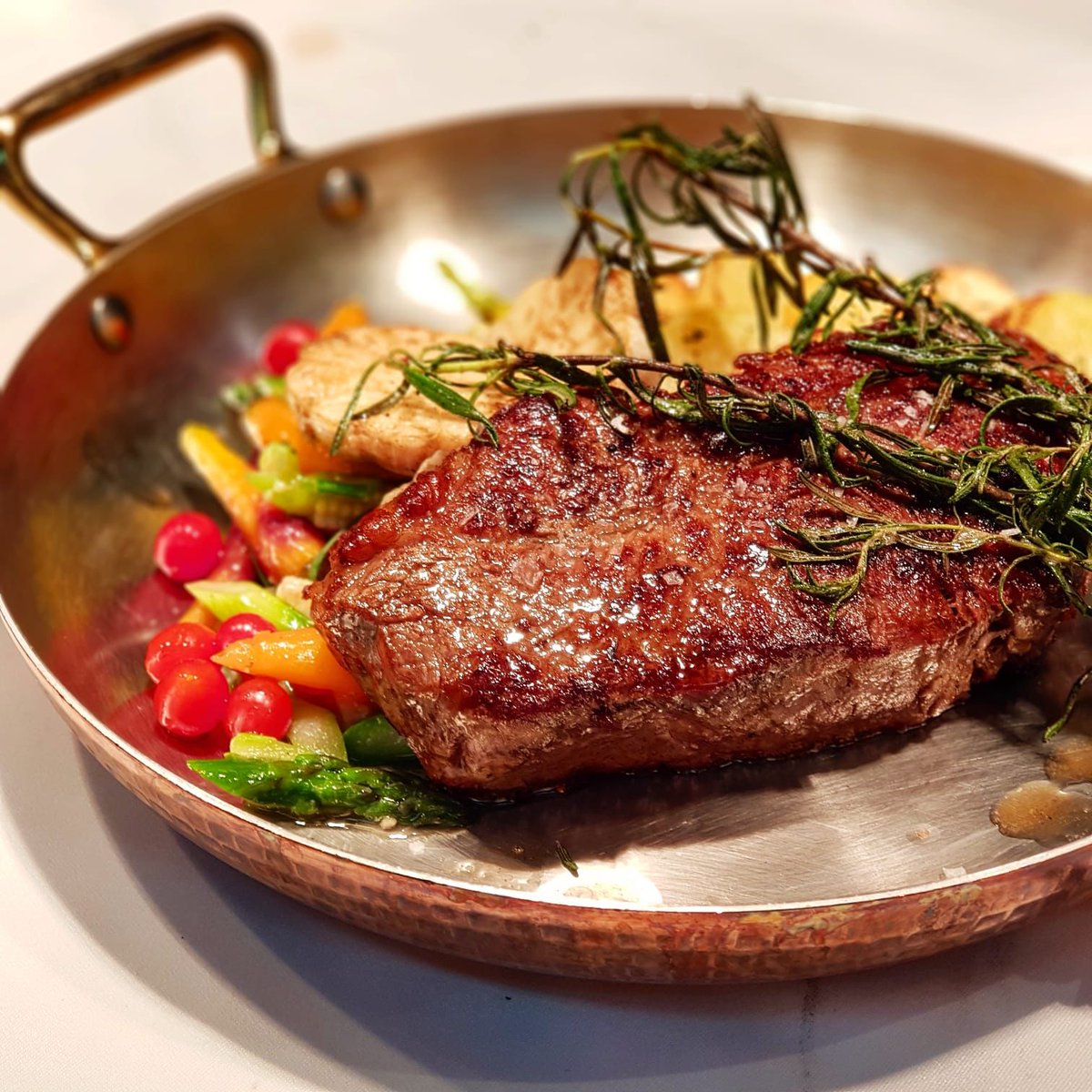 rwsentosa's tweet photo. Need a treat before starting the work week? Fratelli Trattoria and Pizzeria have both launched a brand-new a la carte menu! Time to #ComeForFood with your loved ones!

#rwsentosa #rwsmoments #singapore #yoursingapore #exploresingapore #visitsingapore #foodie #sgrestaurants https://t.co/Fe3D5iuA4L