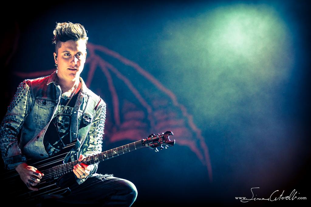 Happy birthday to my favourite guitarist Brian Elwin Haner Jr. aka Synyster Gates.      