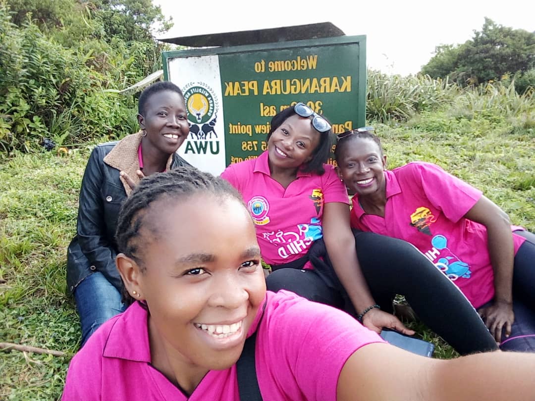 Peacekig's tweet photo. Life at the peak after braving fire ants during the #Hike4GirlsUg
We did it for girls to #keepinschool
@nankunda20 @GNBU19 @lynda_eunice @JKCharlotte1 @peacepatricia5 https://t.co/uW1rmDod0n