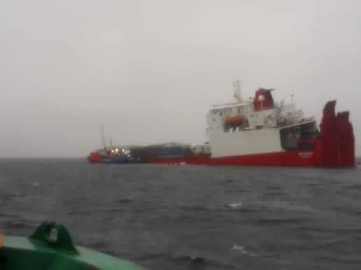 lobravoi's tweet photo. El accidente de #Amadeo fue manejado de una manera muy diferente al accidente del #Coyhaique hace unos días. Se nota que no esta el mismos #GerenteDeOperaciones de ese año en @NavimagFerries #ceroCompromiso con el #MedioAmbiente y #LosClientes https://t.co/tFOpyW1HDc