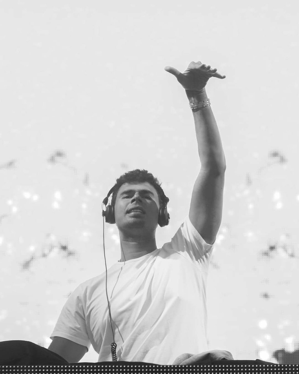 Mohnish10172325's tweet photo. @afrojack AT BREDA LIVE 2019🔥 https://t.co/P6I5jrFRZB
