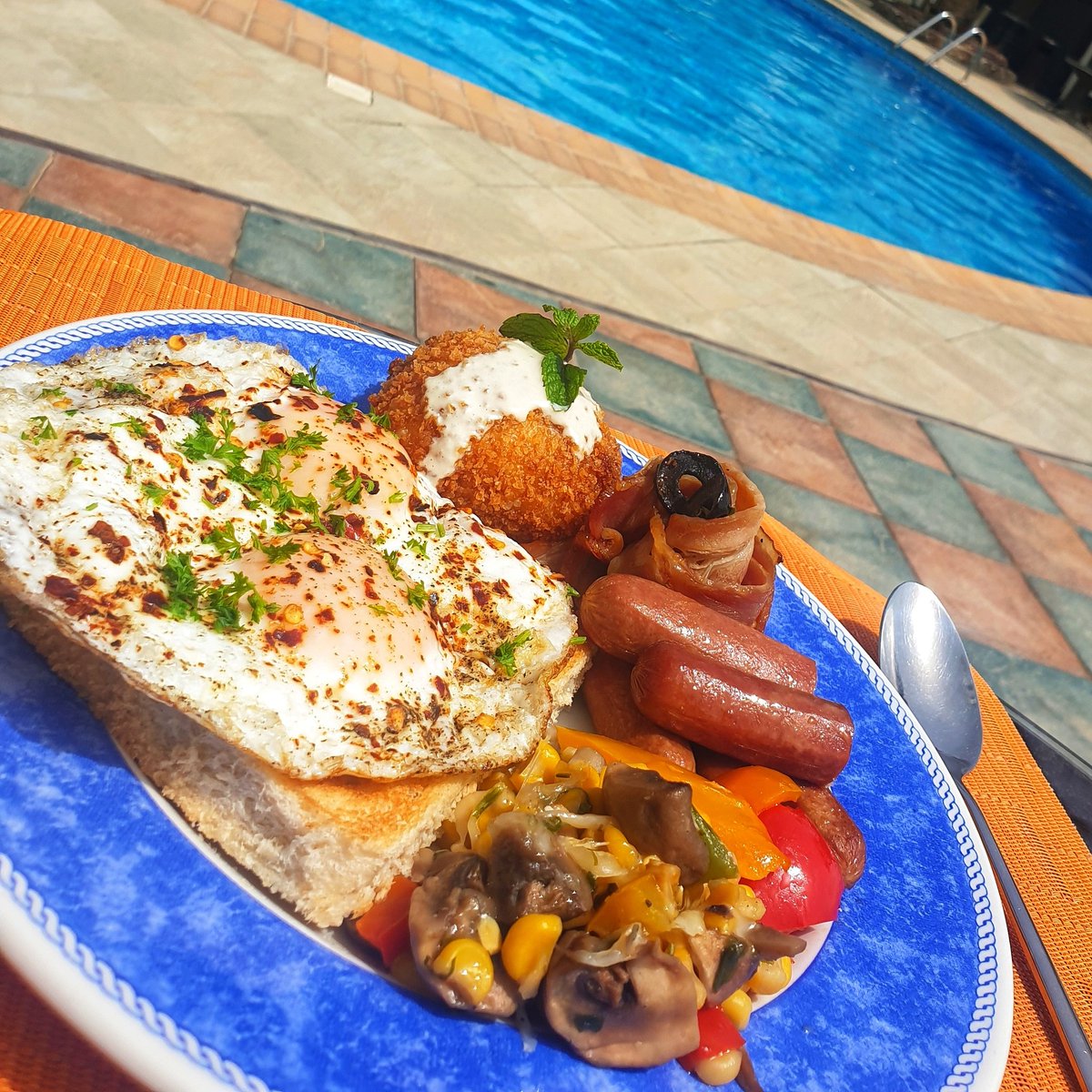 EliteResortSpa1's tweet image. Delicious breakfast to start your day right!! 
.
.
Breakfast buffet for only Bhd.5++
Walk in from 6:30 am to 10:30 am
.
#Withyouinmind #wheninresort #Breakfastgoals #breakfastbuffet #sundayvibes #sunshine #poolside #morninggrind #Elitersortandspa