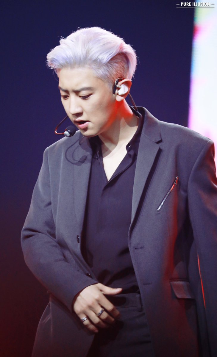 pureillusion61's tweet photo. 190706 SBS Super Concert 찬열
Black Shirt😭💘💘💘💘💘
#찬알 #CHANYEOL #EXO 
#EXO_SC #Whatalife 
@weareoneEXO https://t.co/iGUDG4DFZc
