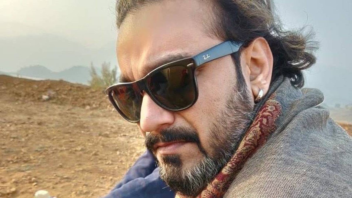 DailyO_'s tweet photo. Life is right now: The much-loved @MihirBijur sudden death shows us an eternal truth | @ruchikokcha | https://t.co/VaFfr49Ht9
#MihirBijur https://t.co/bwtHaII7ci