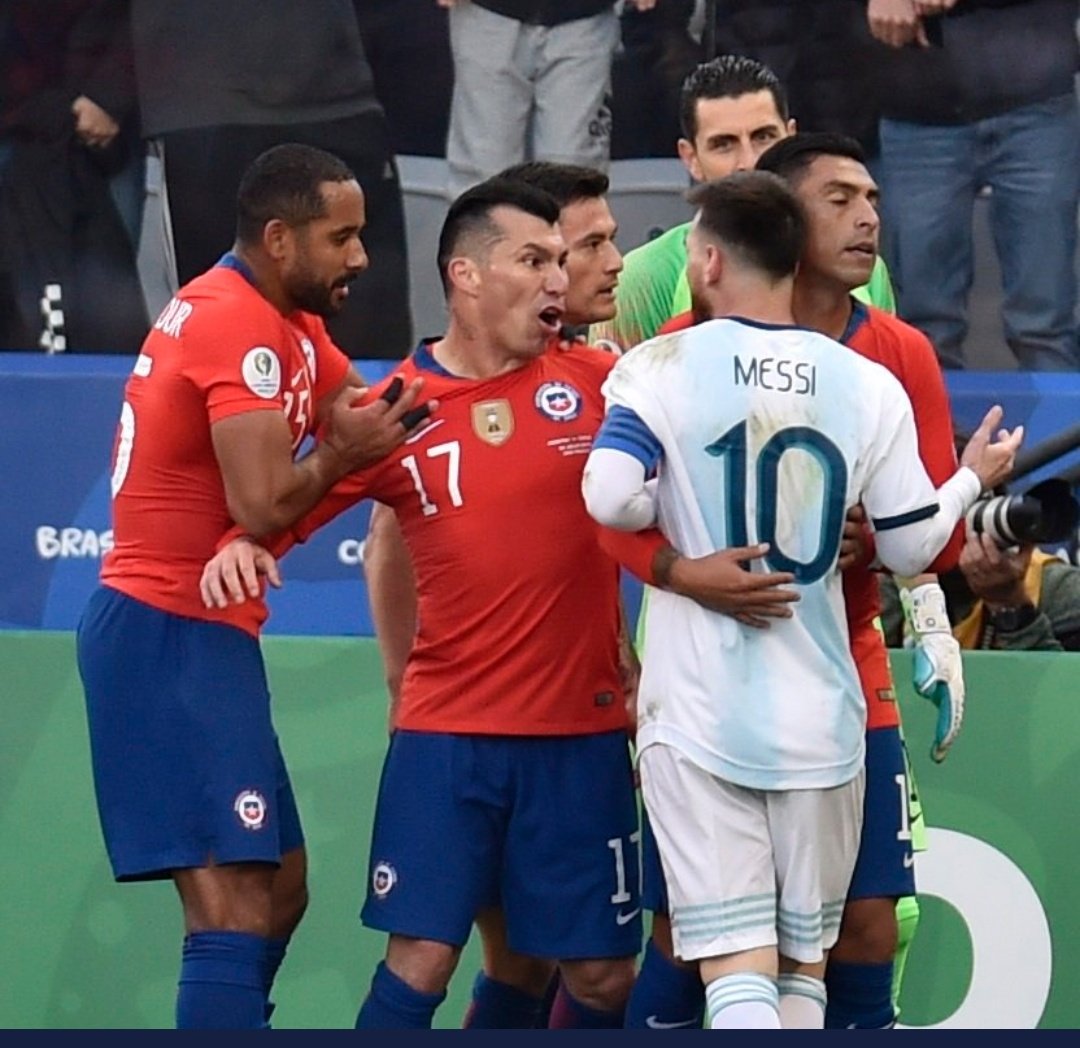 maddiejit's tweet photo. Lionel messi gets a medel even before the fulltime ! 😂 https://t.co/0yrNy8KUJH