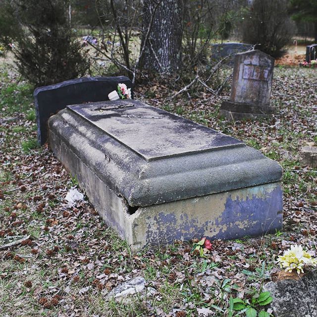 followghosttx's tweet photo. From our investigation at Martha's Chapel Cemetery back in February.

Shot by @melvinmaya 
#marthaschapelcemetery #marthaschapel #cemetery #huntsville #texas #evpsession #spiritbox #eerie #creepy #canon70d #canon #teamcanon #ghosttexas #gtx #followme https://t.co/84ePrGtEEY https://t.co/ONymhV5uiA