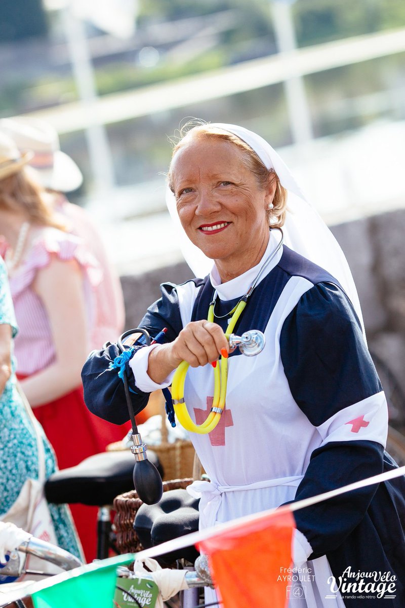 [QUE VOUS ETES BEAUX ! 😍]
Le Vintage vous va à ravir ! On ne se lasse pas de vos tenues rétro !                  📸Crédit photo: Collectif F4