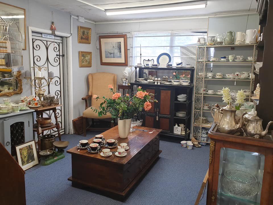 treasur58521599's tweet photo. Getting ready to pop into the shop to see how things are going after having to take a few days resting after being un well... #antiques #emporium #collectables #myjunk #houseclearance #edwordian #victorian #treasurechest https://t.co/pAEqNCFzBK