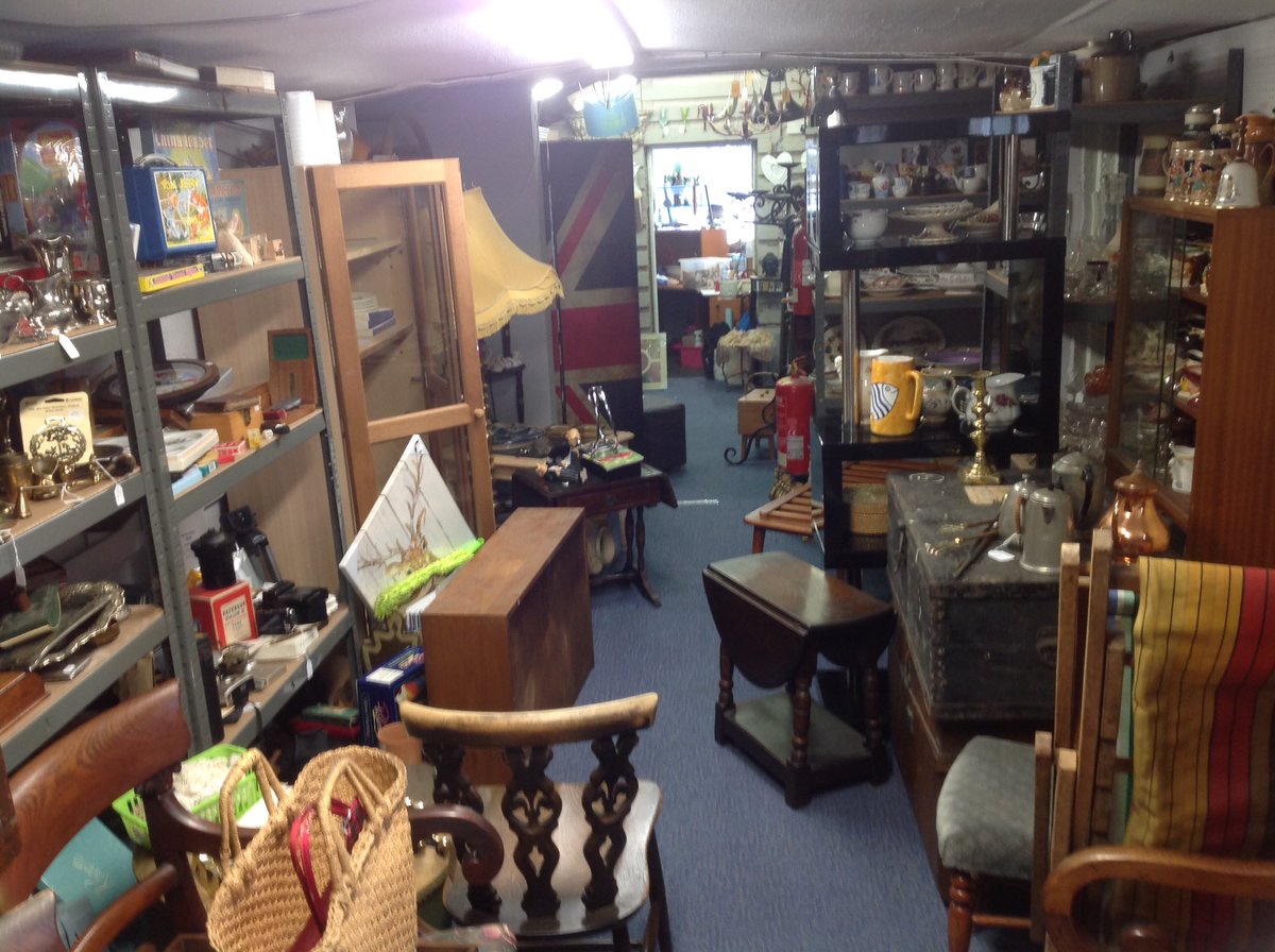 treasur58521599's tweet photo. Getting ready to pop into the shop to see how things are going after having to take a few days resting after being un well... #antiques #emporium #collectables #myjunk #houseclearance #edwordian #victorian #treasurechest https://t.co/pAEqNCFzBK