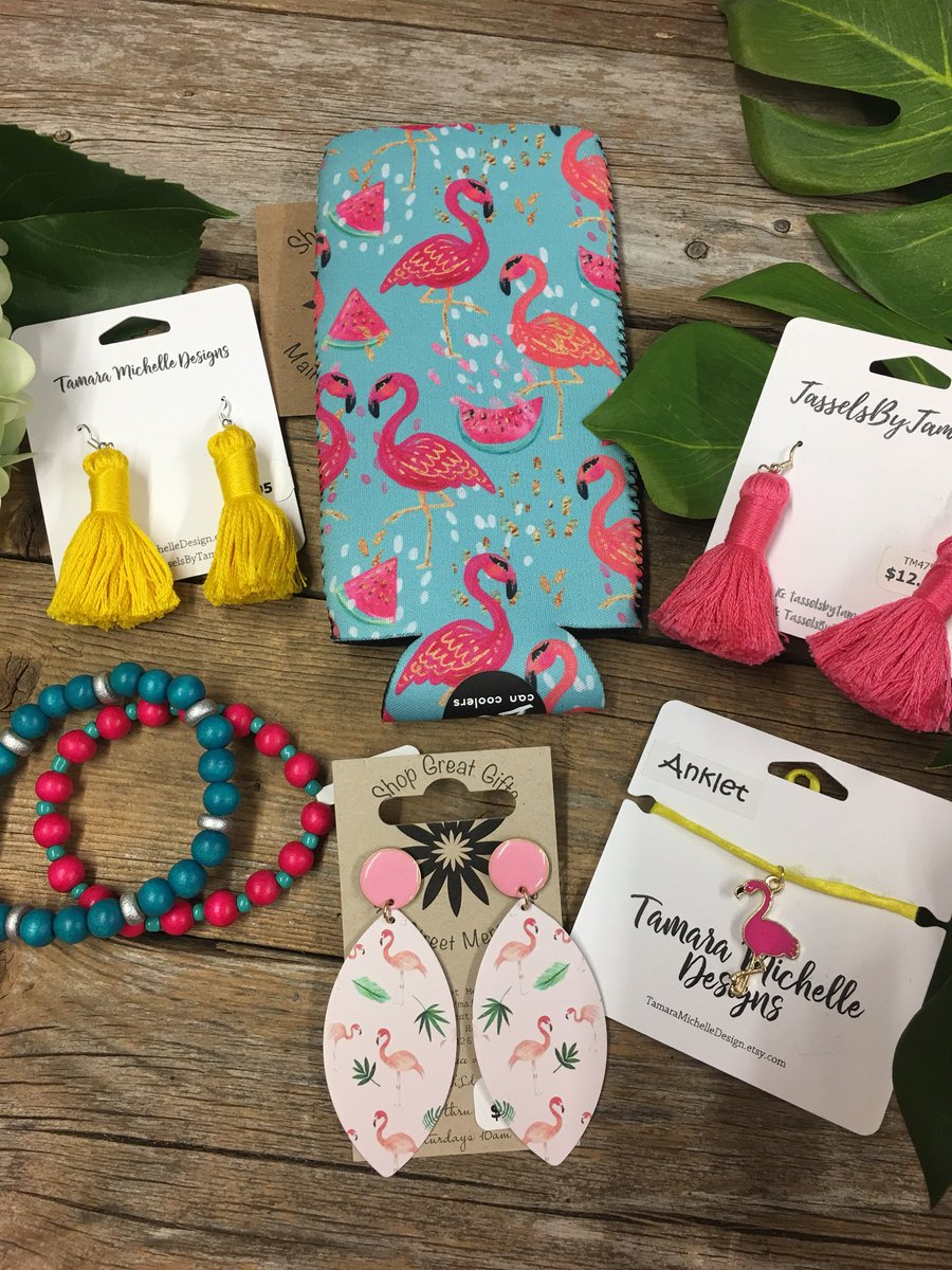 MainStreetHondo's tweet photo. Who’s ready to flamingle? 😎🏖#anklet #tasselearrings from @tasselsbytamara #flamingoparty #skinnykoozie #flamingo #ShopGreatGifts #HondoTx #mSmHondo https://t.co/bw0oBGH8iZ