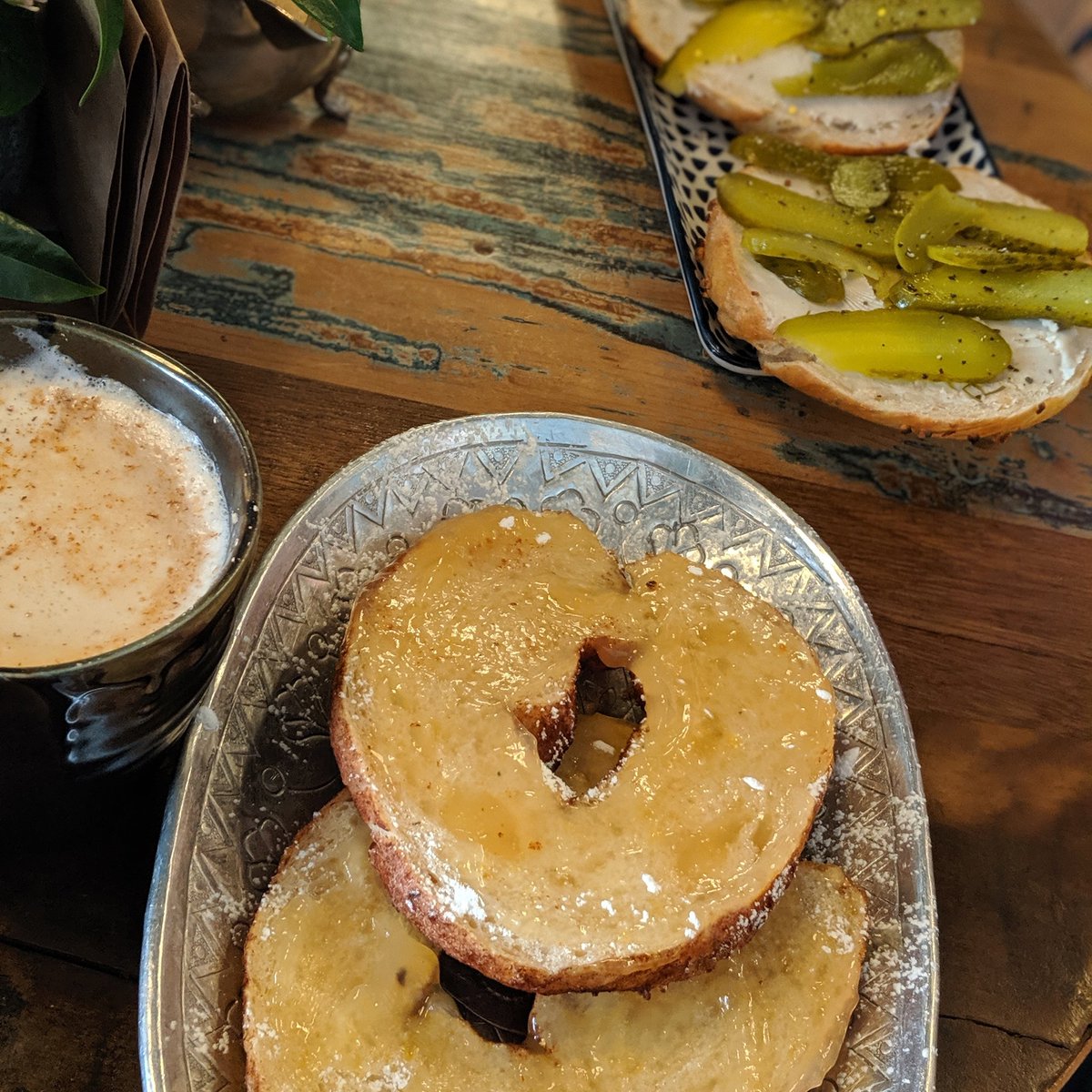 flissie_i's tweet photo. cold days are best for cosy coffee catch-ups ☕🥯 •Instagram: flissie.i• https://t.co/fJvpKrPPFa