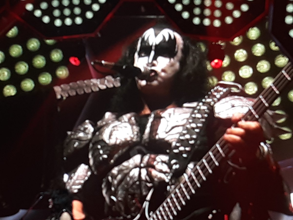 5150CHRIS's tweet photo. @genesimmons Huber Heights night https://t.co/322oZArcDz